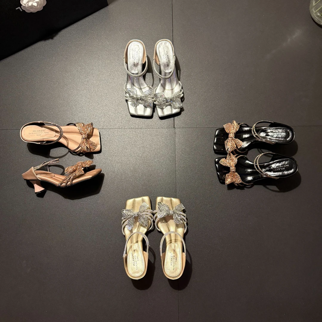 2025年夏季新款百搭时尚气质网红爆款热推水钻蝴蝶结中跟凉拖鞋