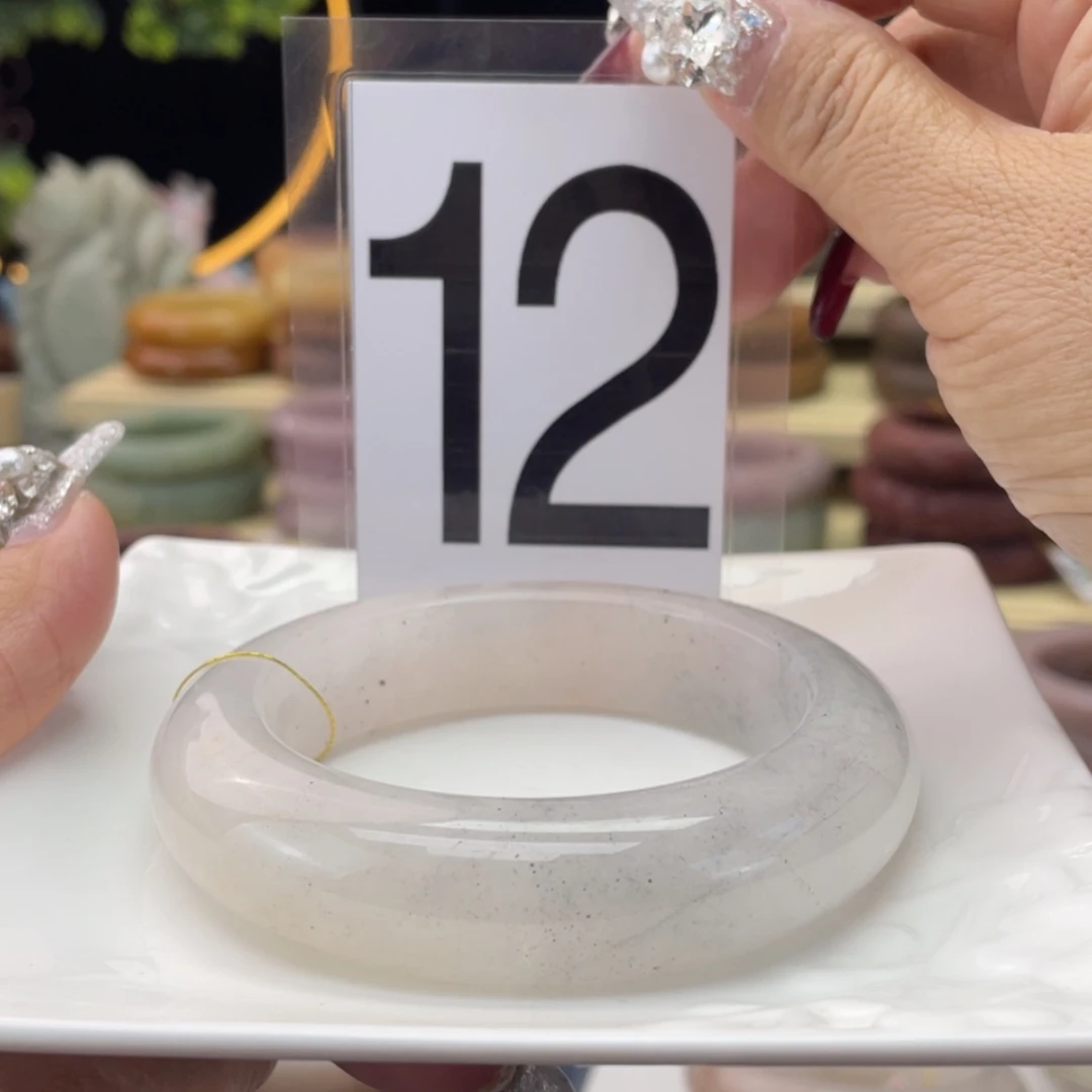 【闪购商品】石英质玉手镯未镶嵌