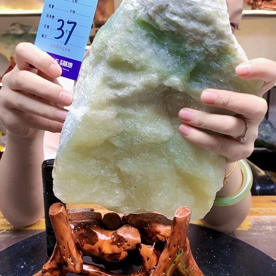 【闪购商品】蛇纹石玉未镶嵌原石