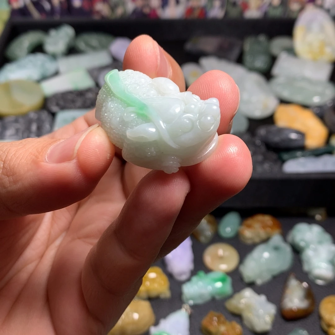 翡翠未镶嵌颈饰金蟾