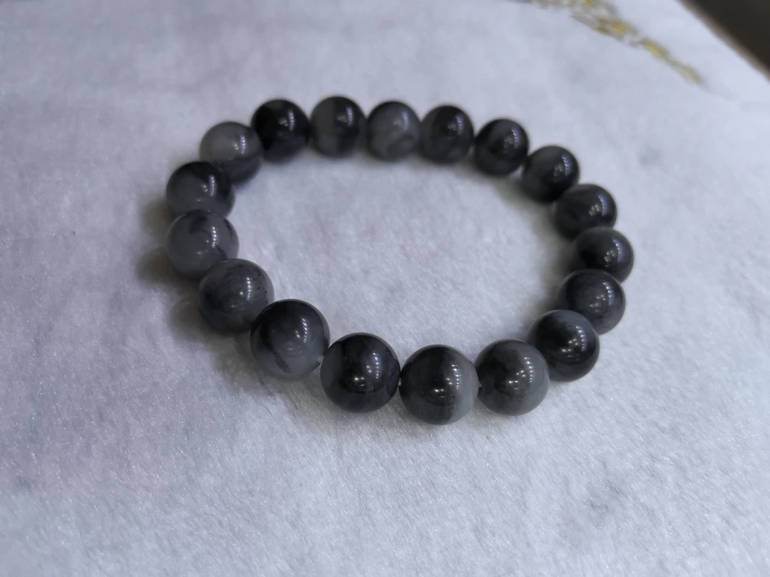 新疆和田玉带皮手串