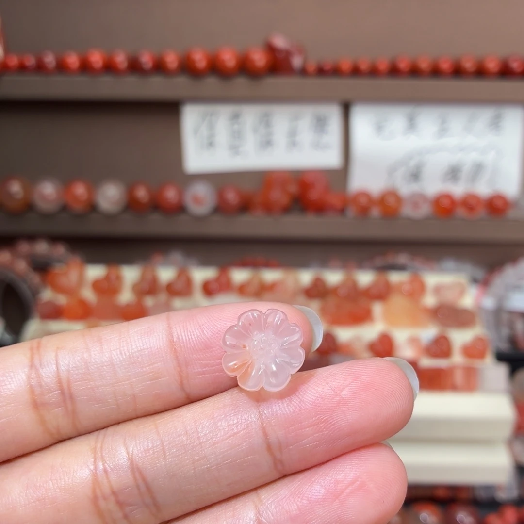 南红玛瑙未镶嵌川料小雏菊13+