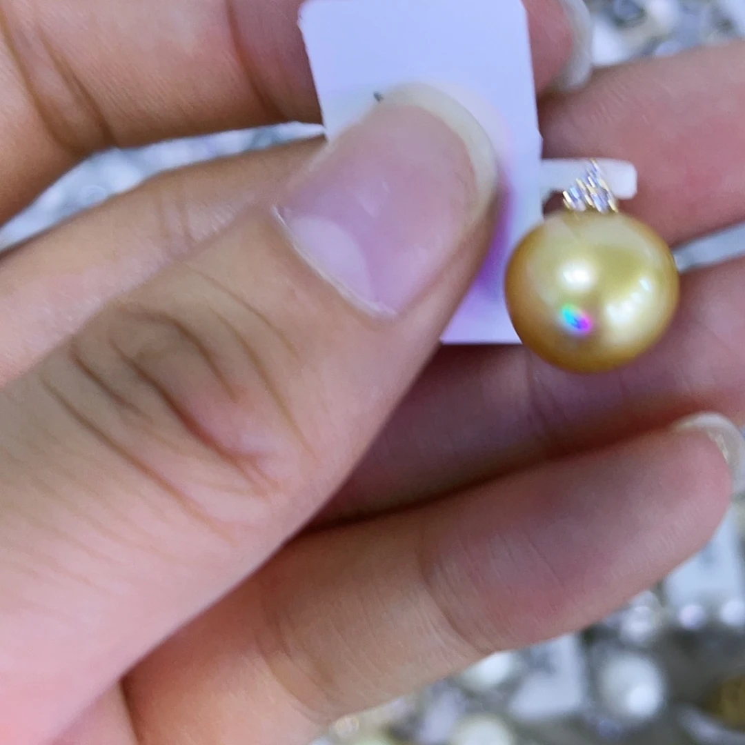 颈饰18K金镶嵌海水珍珠