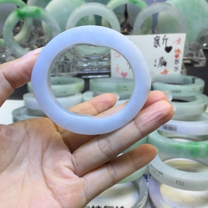 玖***璃翡翠手镯未镶嵌翡翠手镯定制的