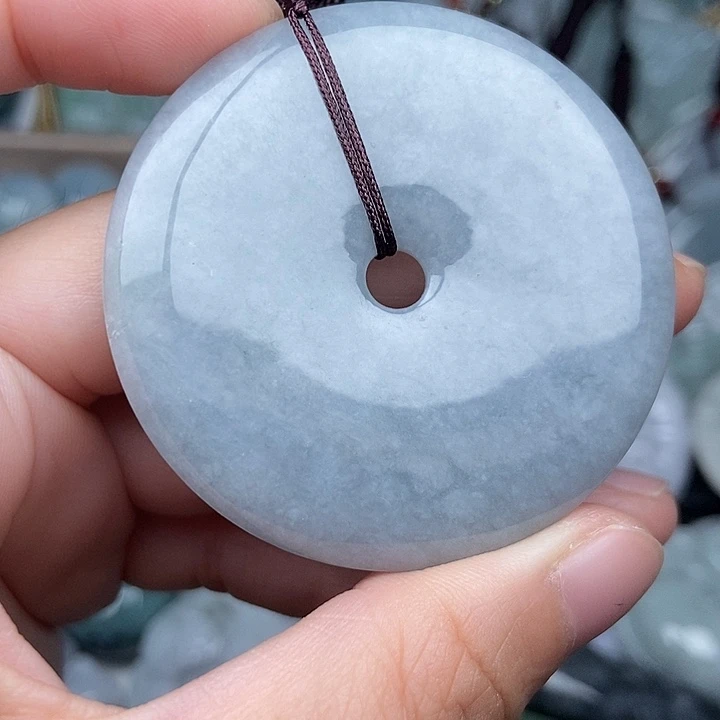 钱***多翡翠未镶嵌颈饰翡翠