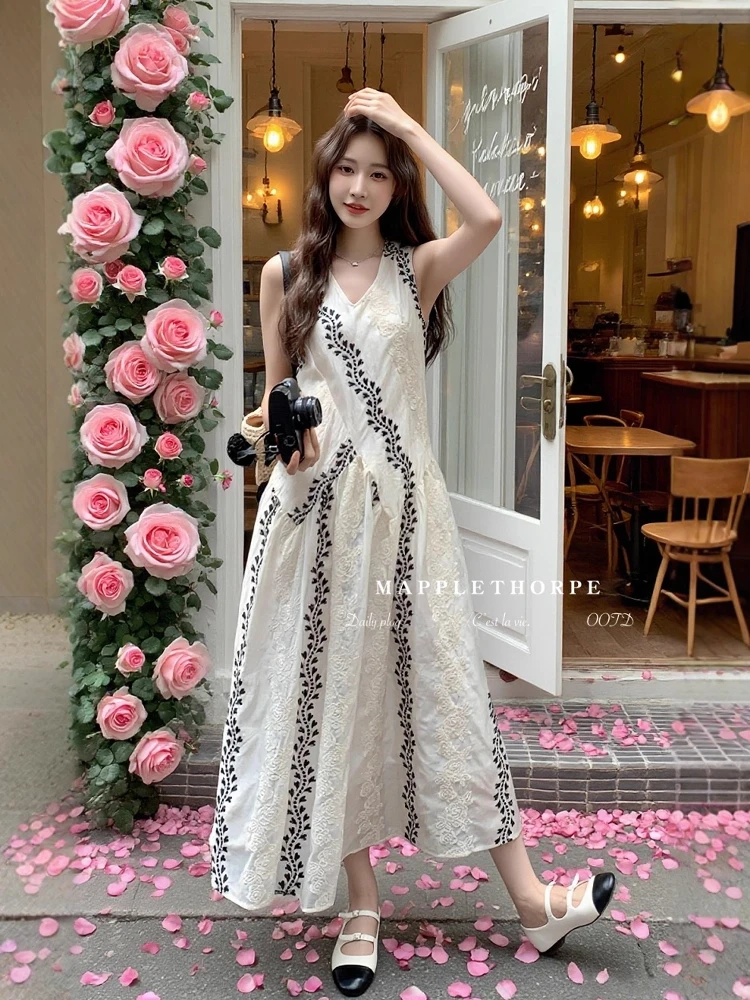 法式绝美刺绣蕾丝背心裙女夏季2025新款气质高级感无袖连衣裙长款