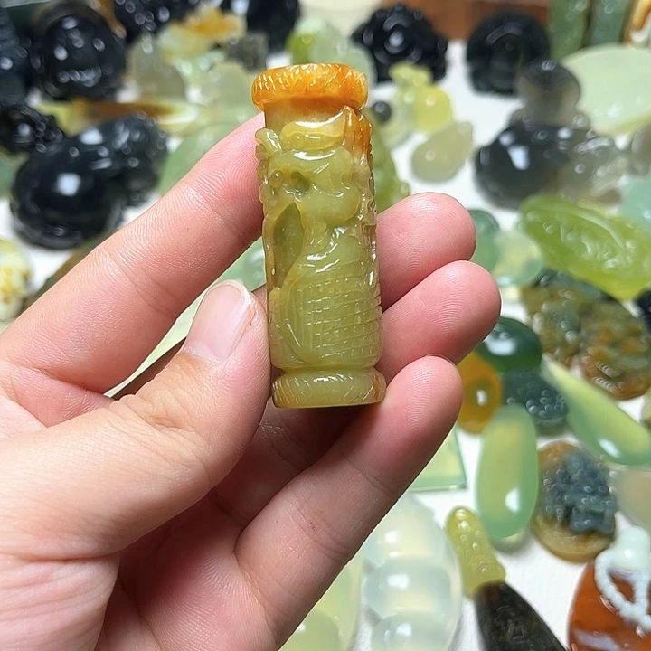 未镶嵌蛇纹石玉颈饰