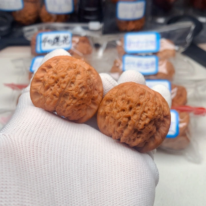 文玩核桃吊坠38血麒麟