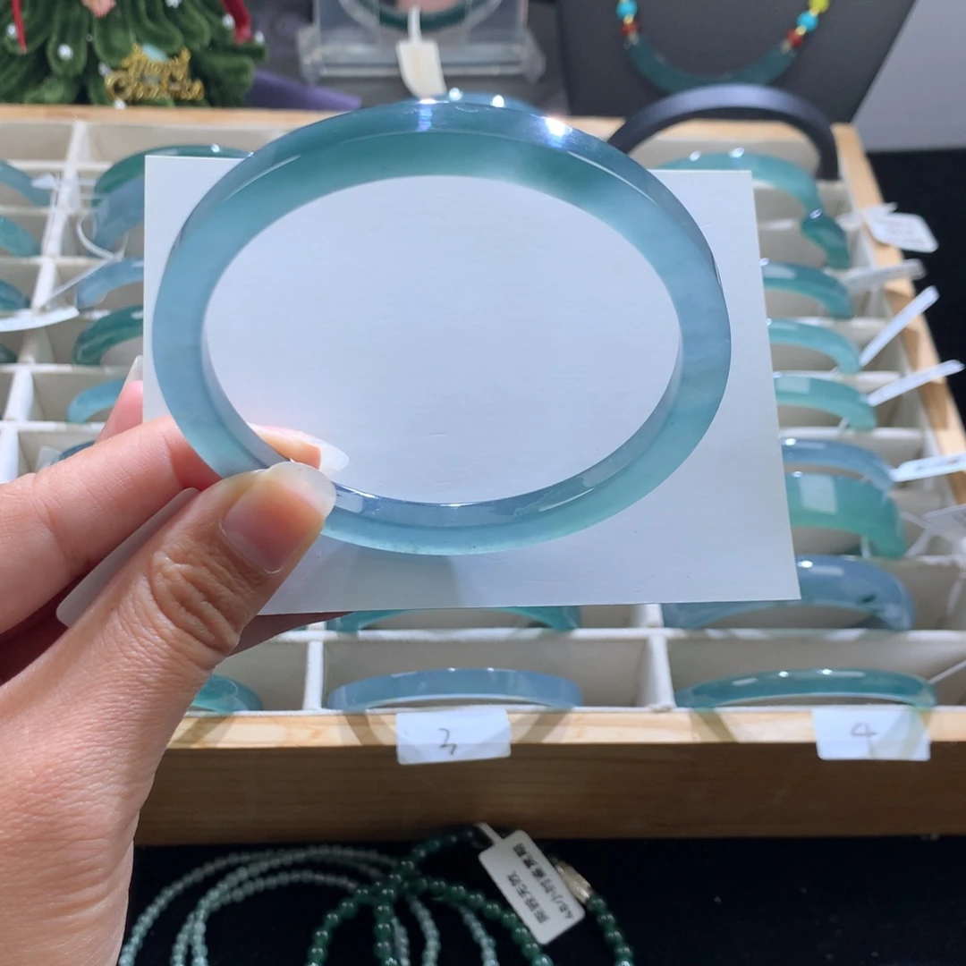 心***婆翡翠未镶嵌手镯湖水蓝