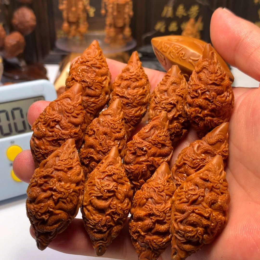 【闪购商品】其他橄榄核创***着云龙核雕