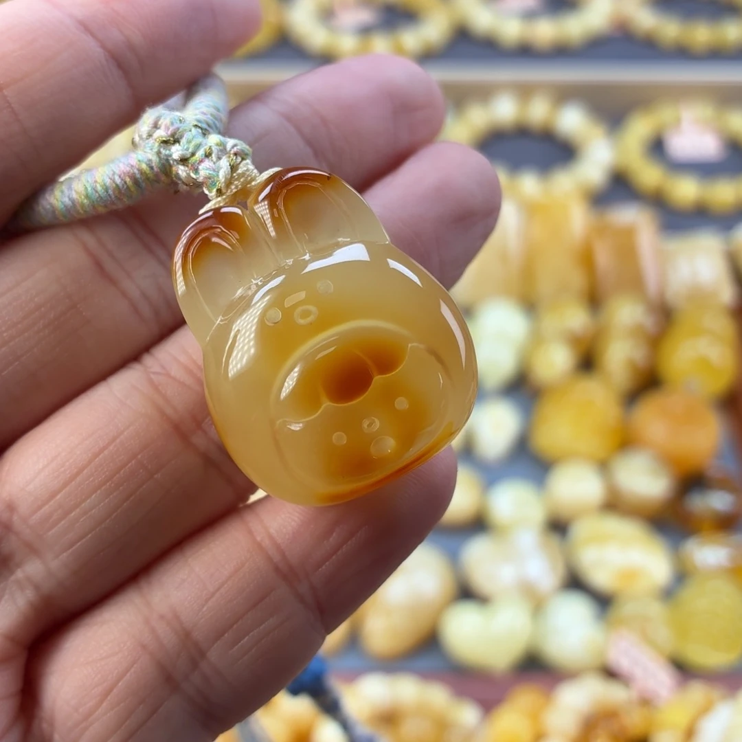 未镶嵌琥珀裸石动物崽崽