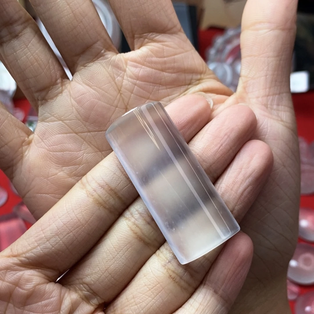 中***官石英质玉未镶嵌吊坠