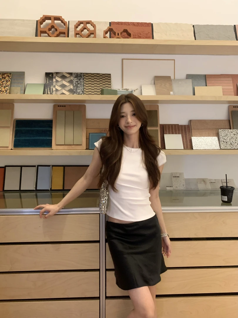 林小野 气质oni 光泽感缎面A字裙夏季新款花边气质短裙