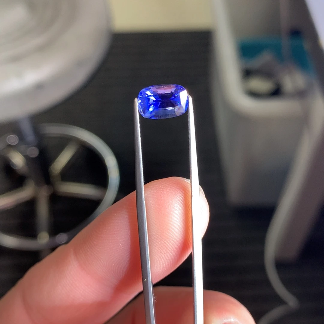 蓝宝石裸石未镶嵌2.51克拉全净玻璃体皇家蓝蓝宝石裸石