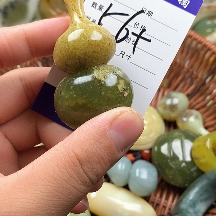 未镶嵌蛇纹石玉颈饰明****•