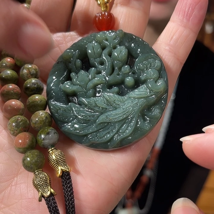 颈饰未镶嵌和田玉（糖玉）