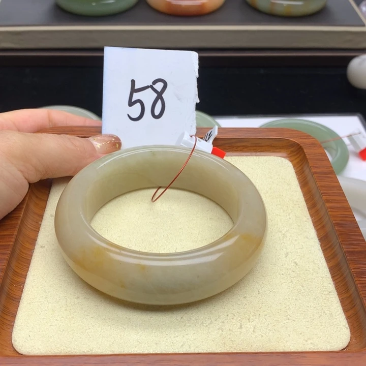 未镶嵌手镯石英质玉