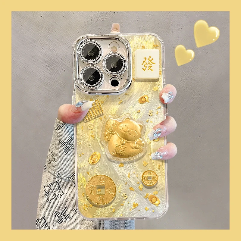 招财猫公仔适用苹果15华为vivo/oppo小米iPhone16精孔羽纱手机壳