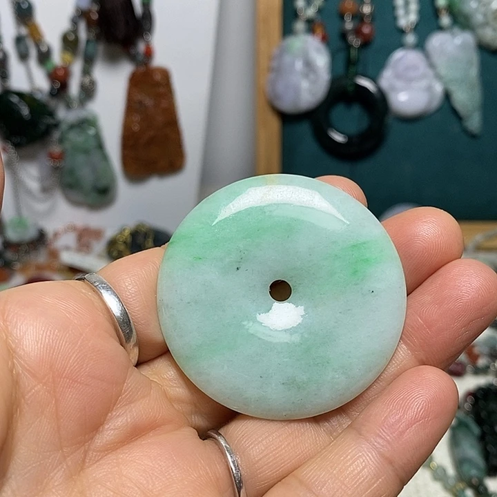 翡翠未镶嵌吊坠(赠链)