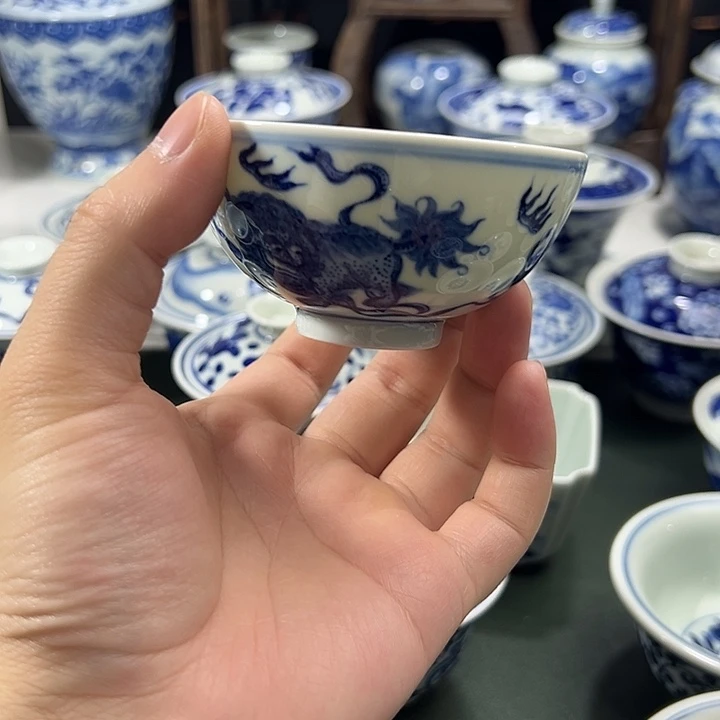 微瑕柴窑工笔点工狮子绣球薄胎