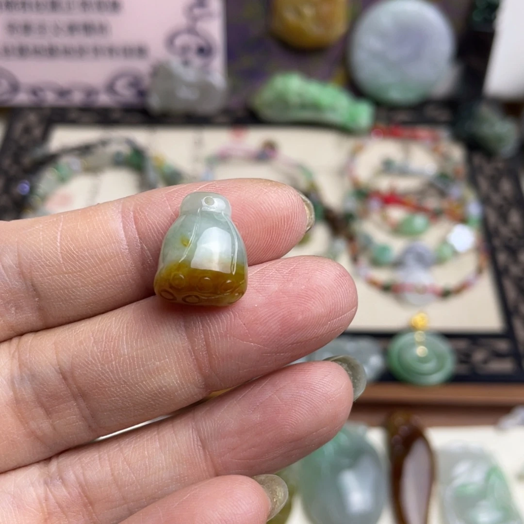 久***暖翡翠未镶嵌挂件莲蓬小挂件