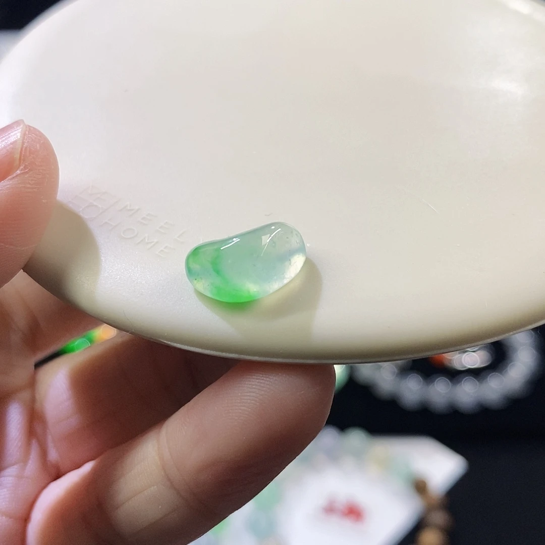 翡翠未镶嵌挂件随行