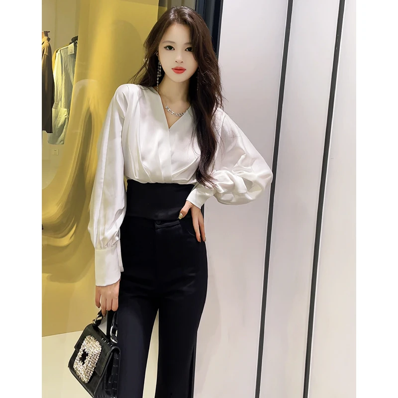 格润雅秋季衬衫女设计感小众V领收腰显瘦上衣气质拼接高腰微喇裤