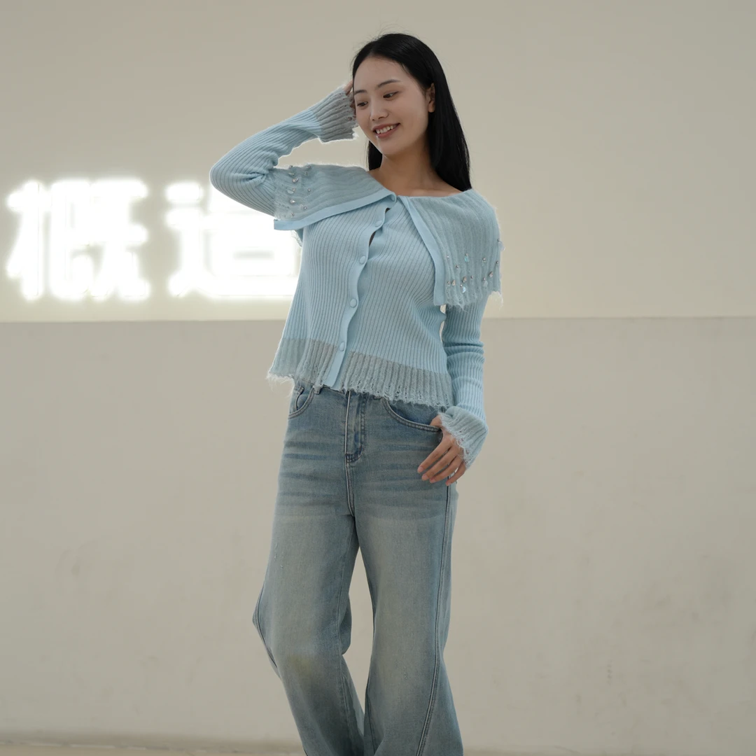 DIANA VEVINA蓝色温柔大翻领毛衣开衫