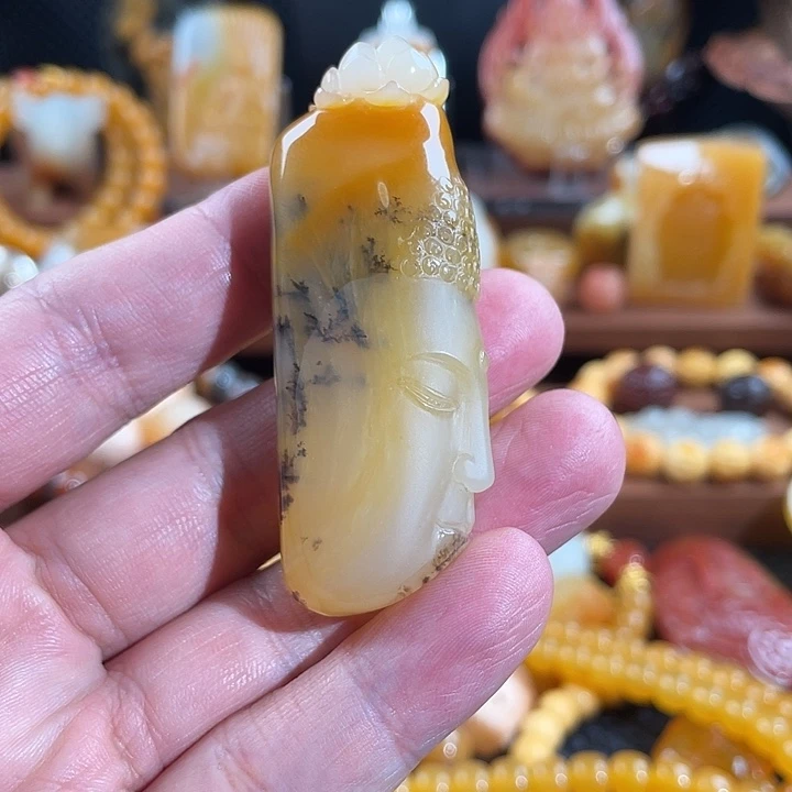 石英质玉（黄龙玉）未镶嵌颈饰