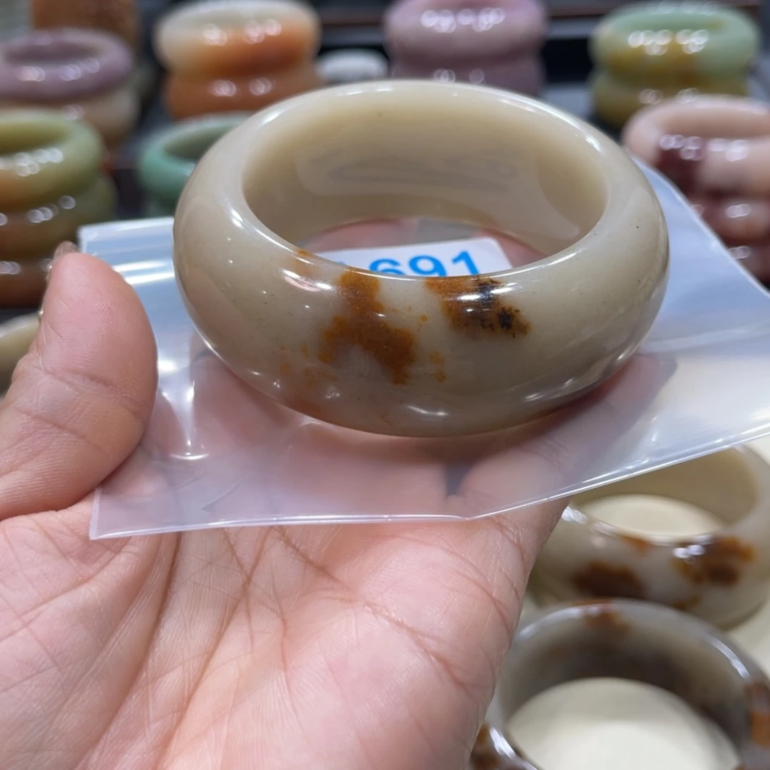 未镶嵌手镯石英岩玉