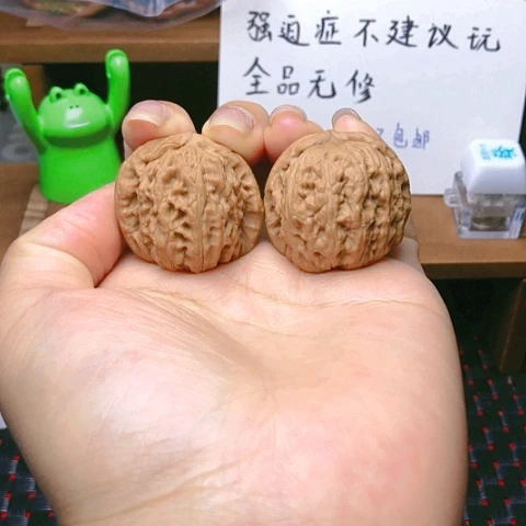 【闪购商品】文玩核桃吊坠小手捻白狮子