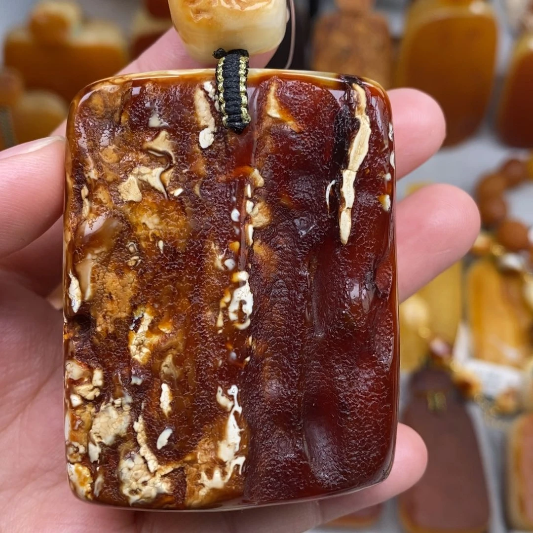 未镶嵌琥珀珠宝奇石