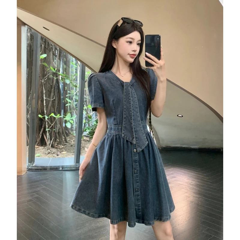 大码胖mm女装港味复古V领牛仔连衣裙设计感小众收腰显瘦a字短裙女