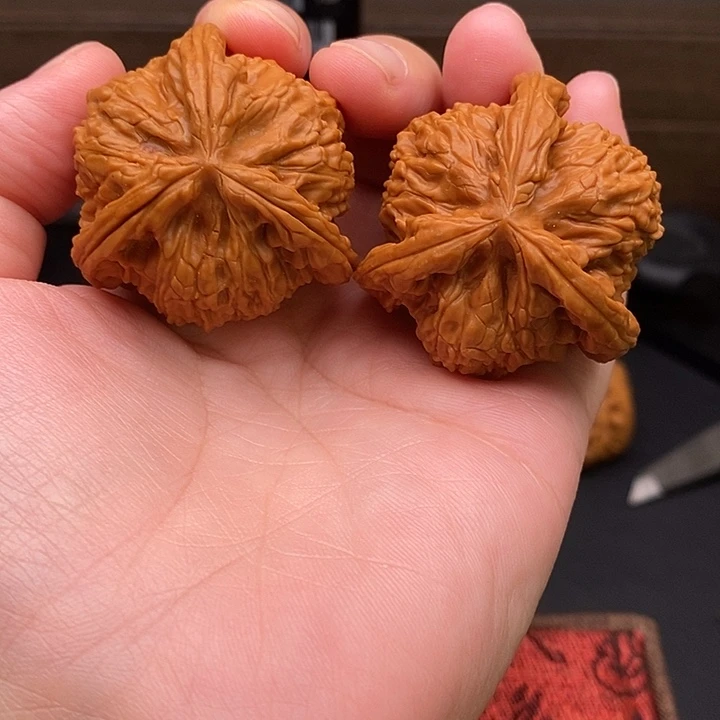 2***8把件文玩核桃白奔