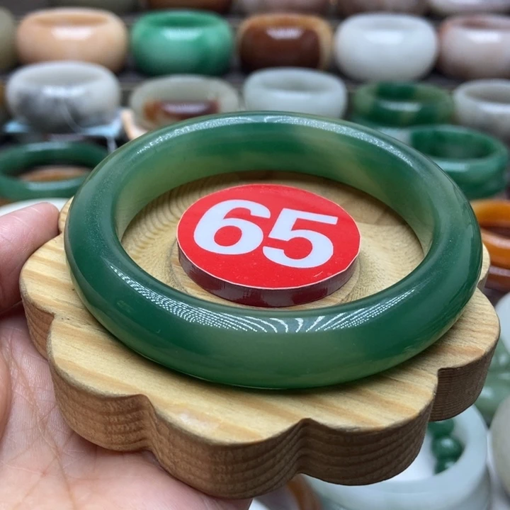 未镶嵌手镯石英质玉