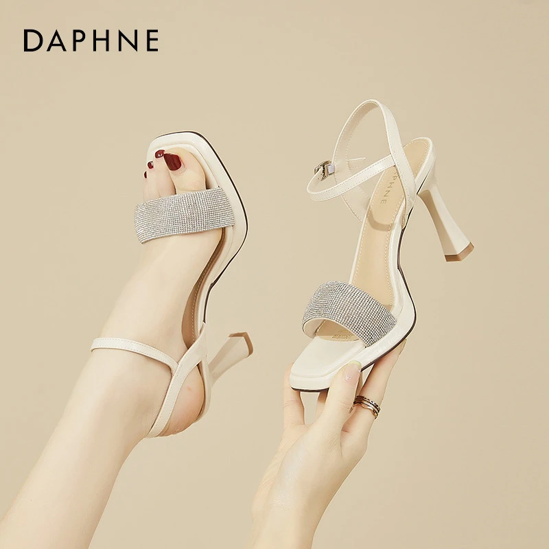 达芙妮一字带凉鞋女2025新款夏季防水台露趾细跟鞋外穿方头高跟鞋