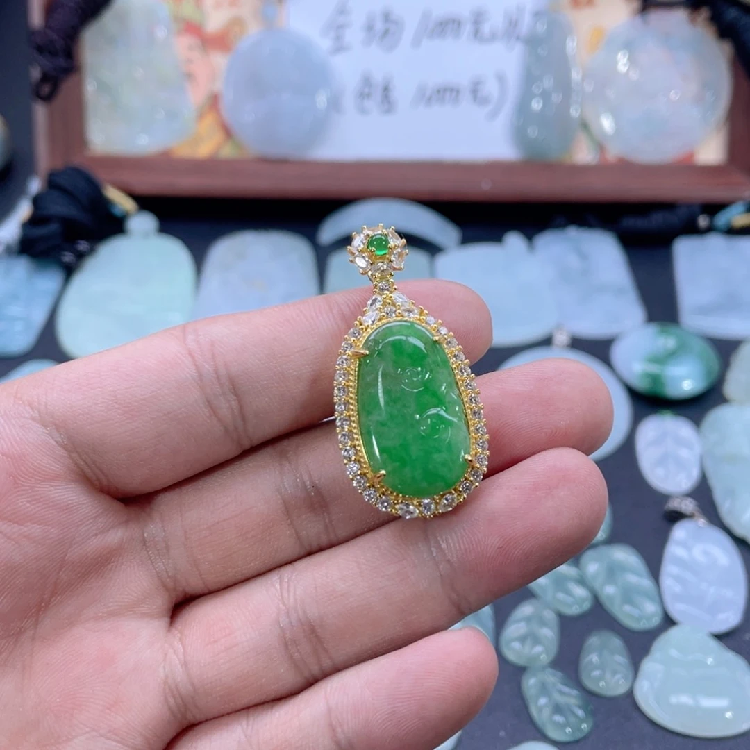 重***人翡翠未镶嵌颈饰缅甸翡翠AAA