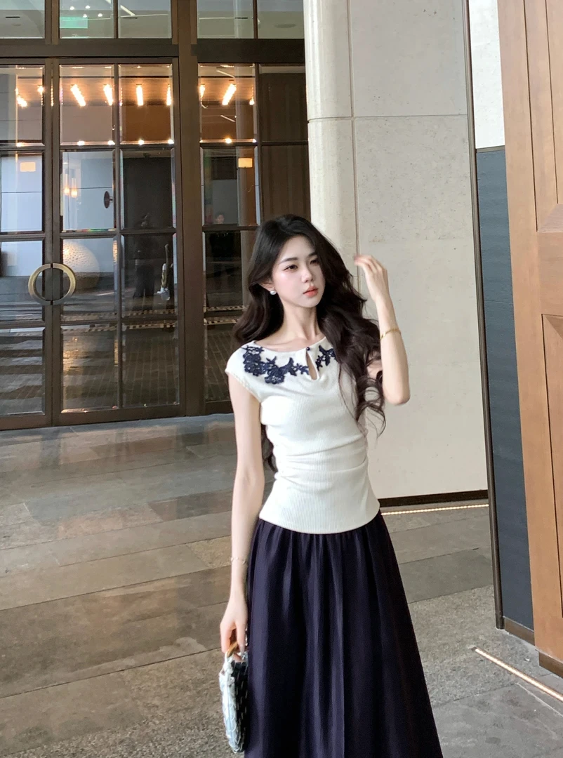 2025夏季气质高雅小众气质蕾丝拼接短袖上衣缎面半身裙两件套装女