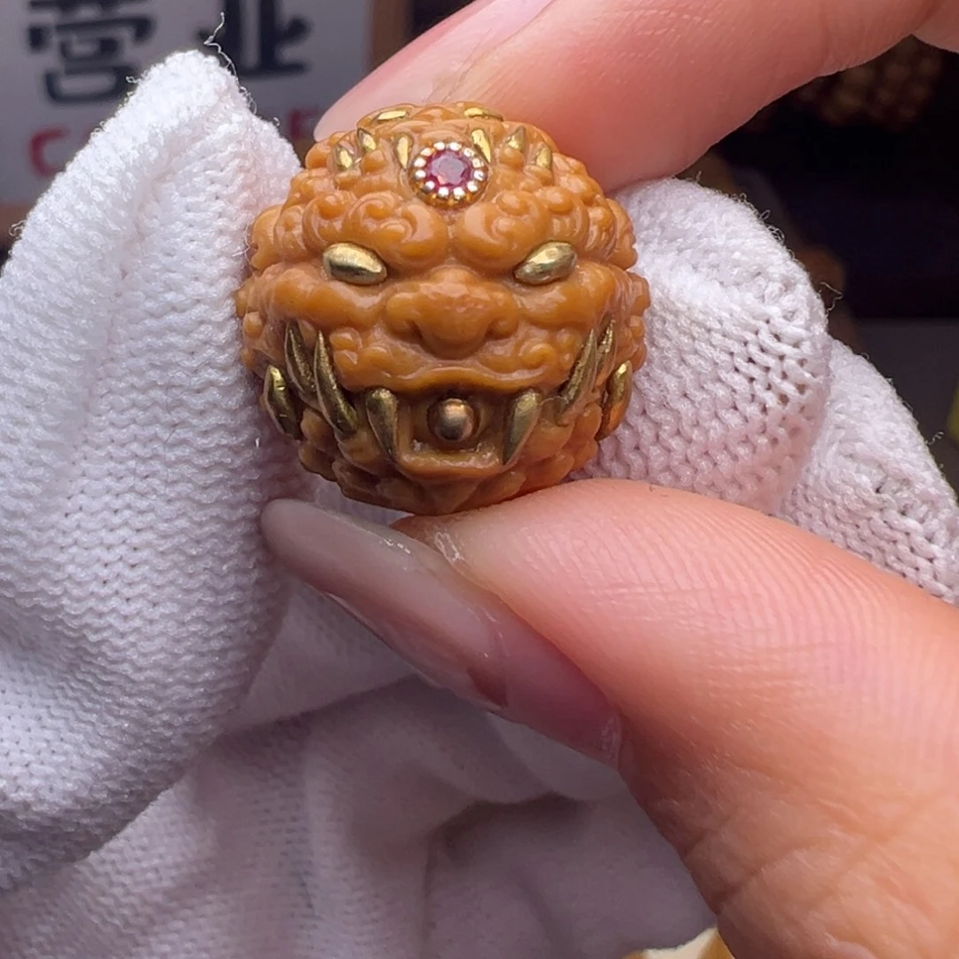 猴头核桃把件镶嵌款吞金唐狮全品有正常封口线