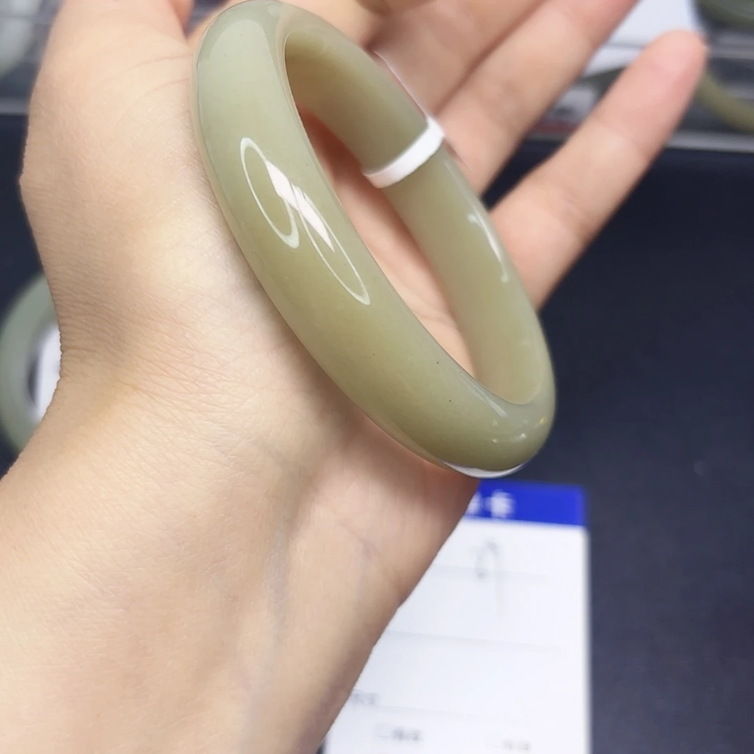 石英质玉未镶嵌手镯39/6061