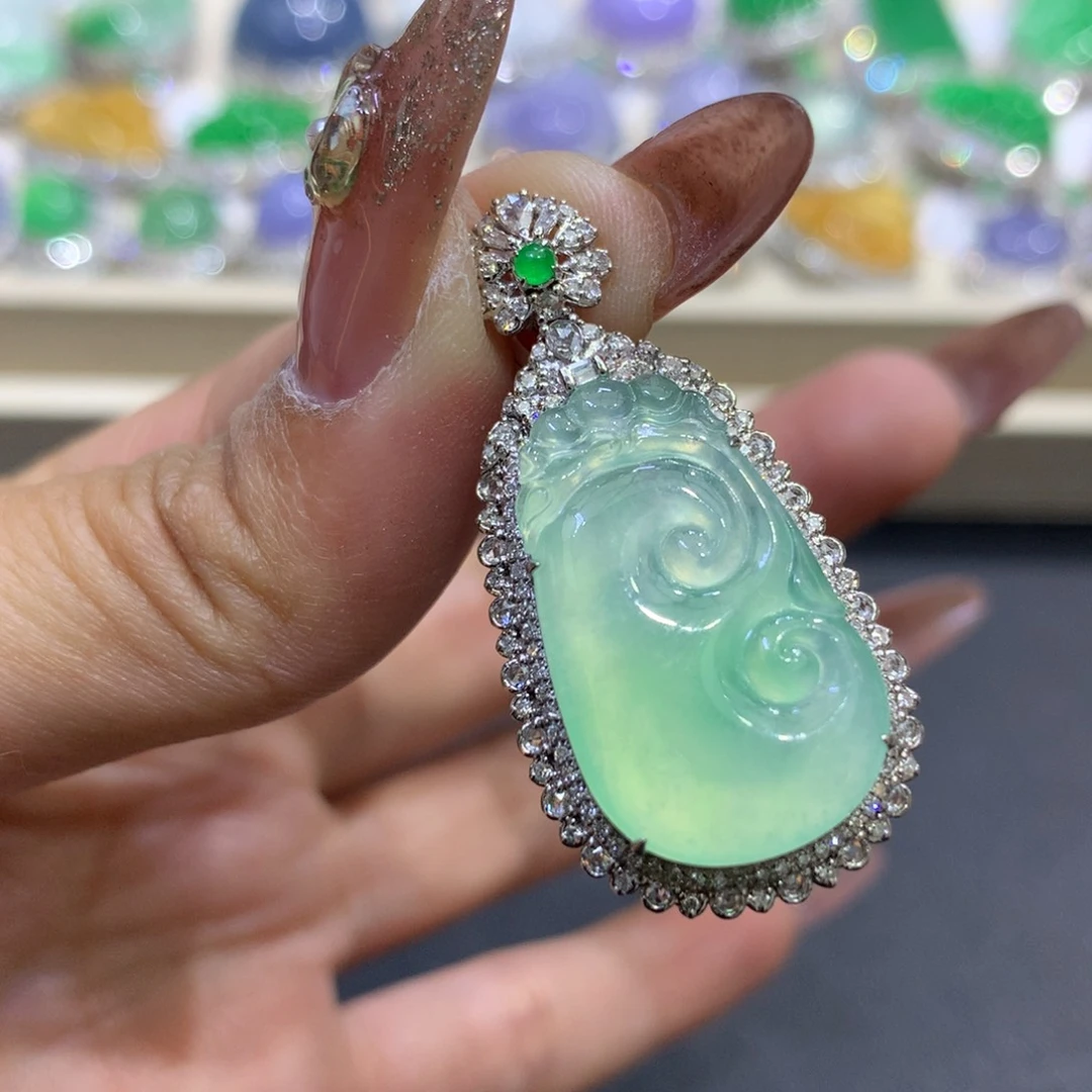 翡翠颈饰18K金镶嵌翡翠