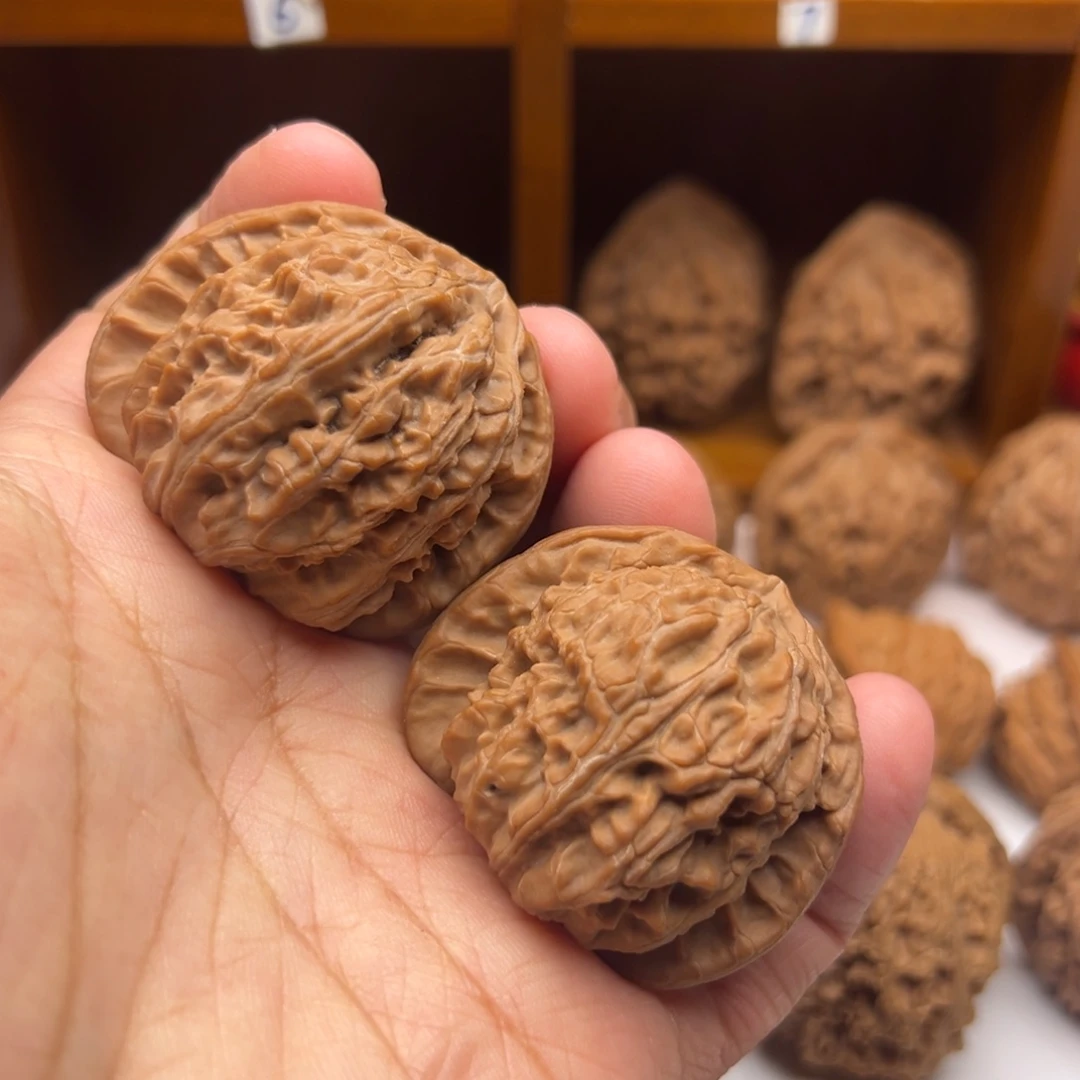 文玩核桃吊坠43加全品丑三角白