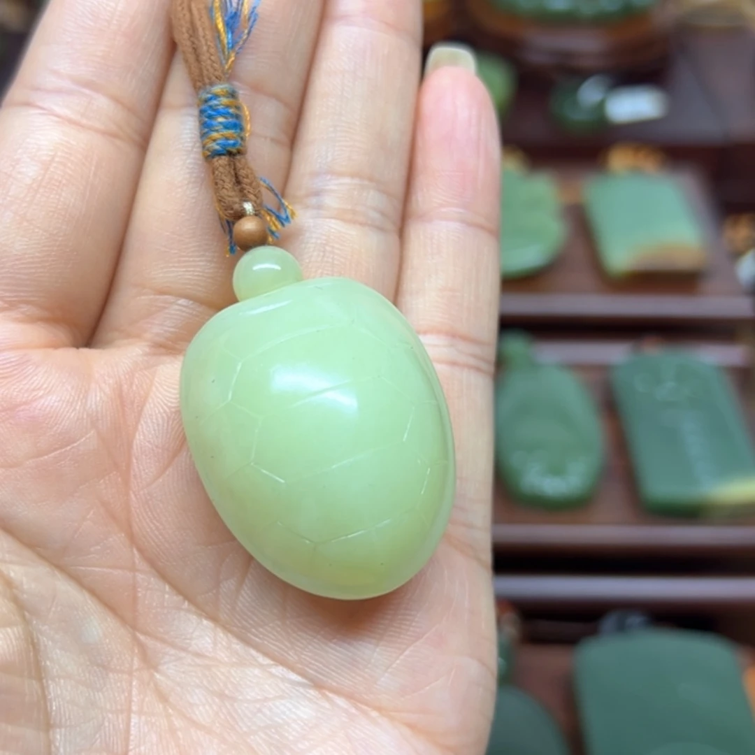 【闪购商品】颈饰未镶嵌岫岩老玉（透闪石质玉）富甲一方