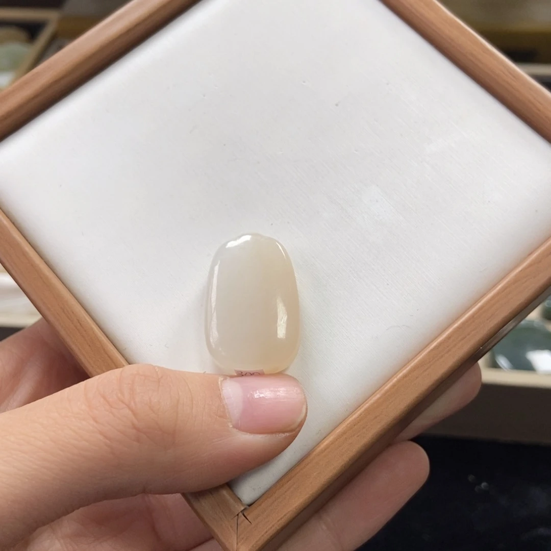 和田玉吊坠未镶嵌