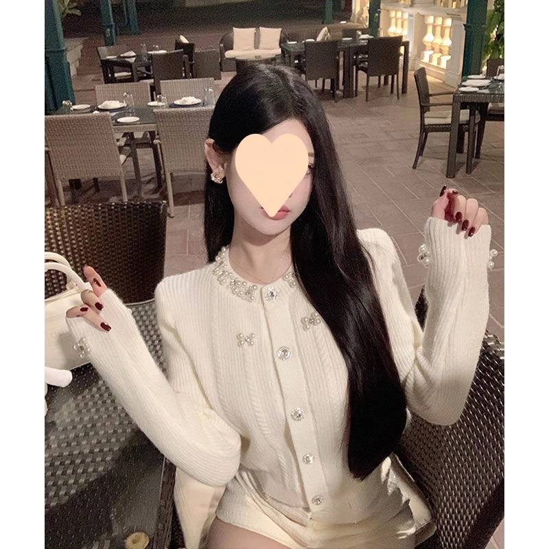 秋冬新款小香风重工珍珠钉珠圆领毛衣开衫女纯欲修身针织衫短上衣