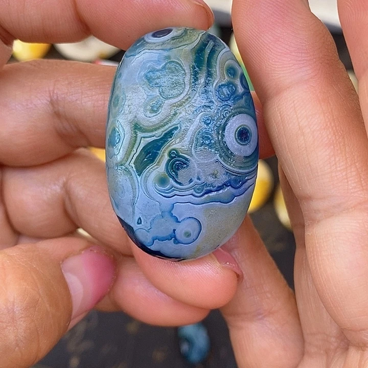 手把件奇石，蓝色眼睛石