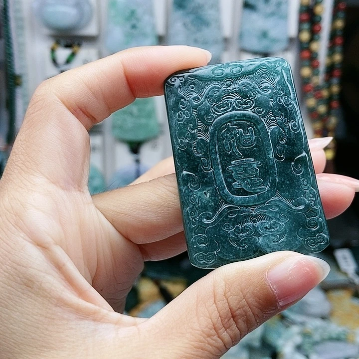 颈饰足铂镶嵌翡翠翡翠