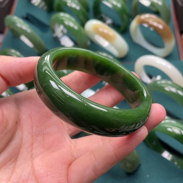 越***运未镶嵌手镯和田玉（碧玉）