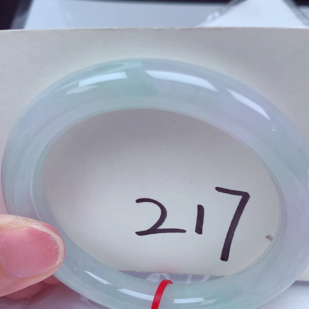 翡翠手镯未镶嵌翡翠