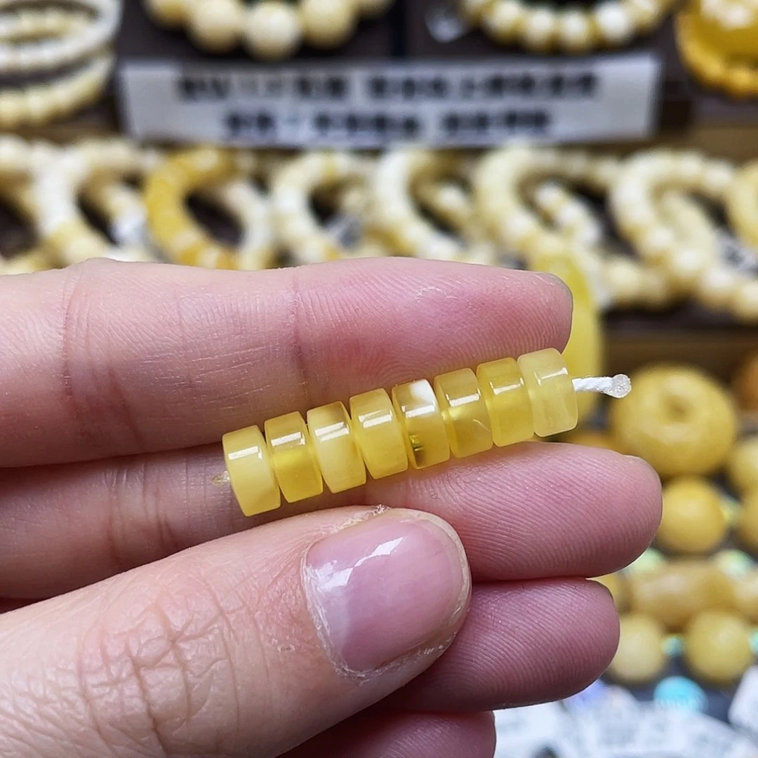 琥珀珠宝奇石未镶嵌7.4×3.4mm微瑕